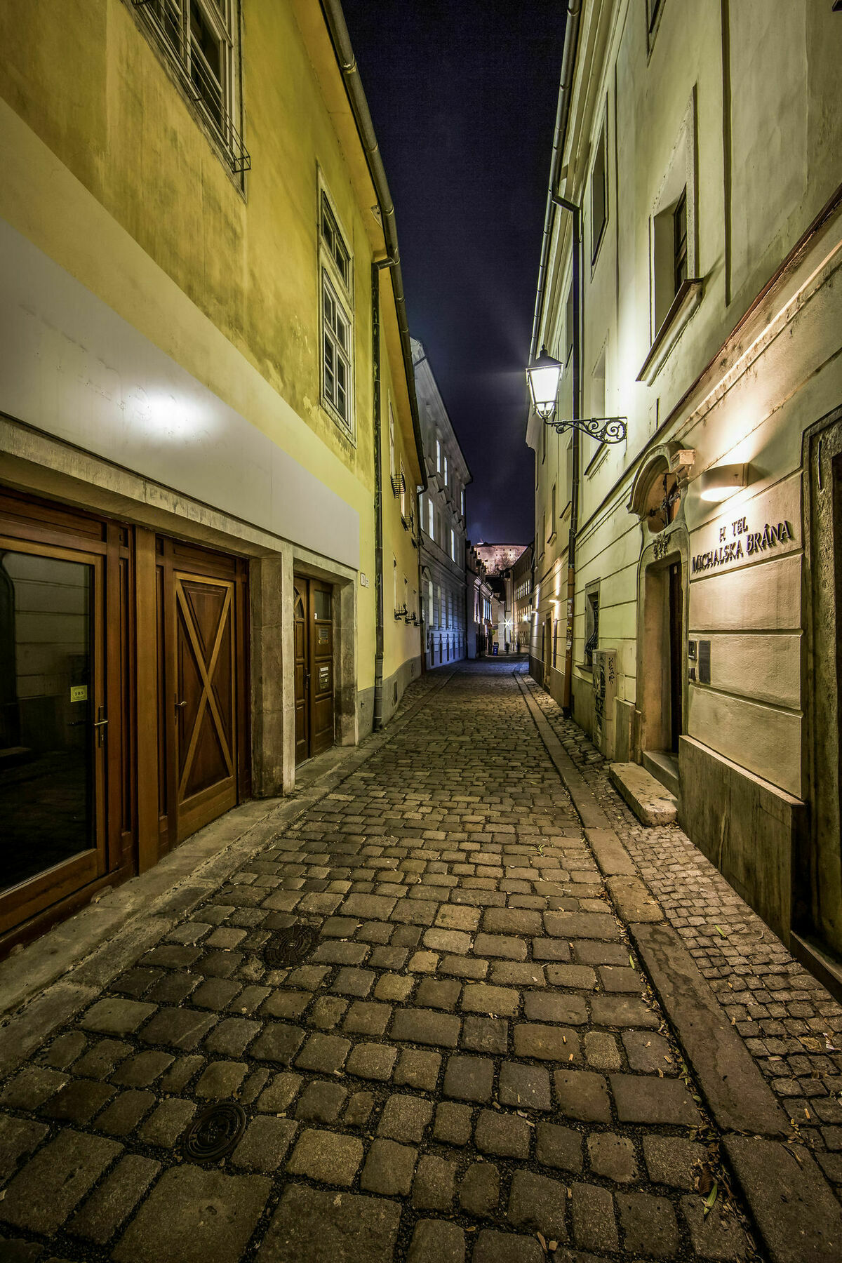 Aplend City Bastova 1 Bratislava Exterior photo